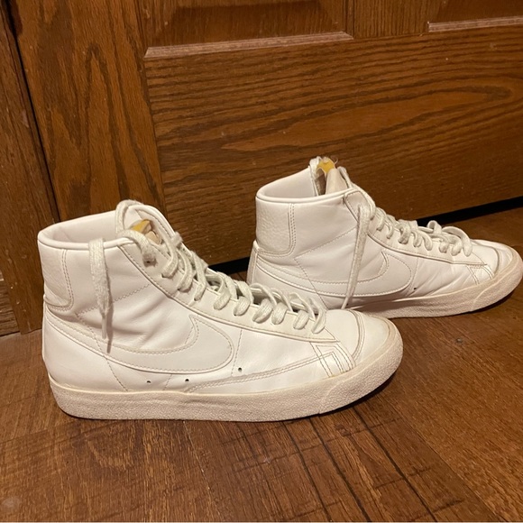 White nike blazers size 11W / size 9M - Picture 3 of 3